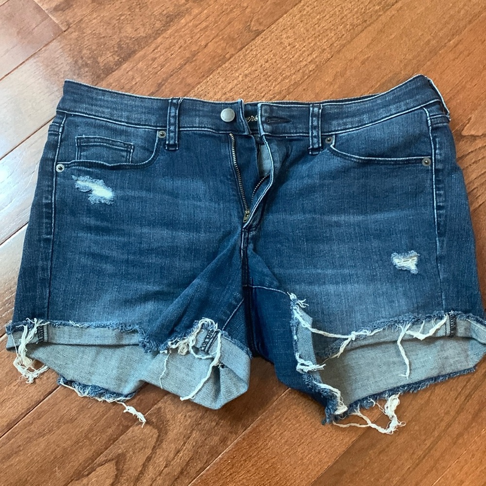 Women’s Universal Thread Denim midi shorts distressed, raw hem, size 8